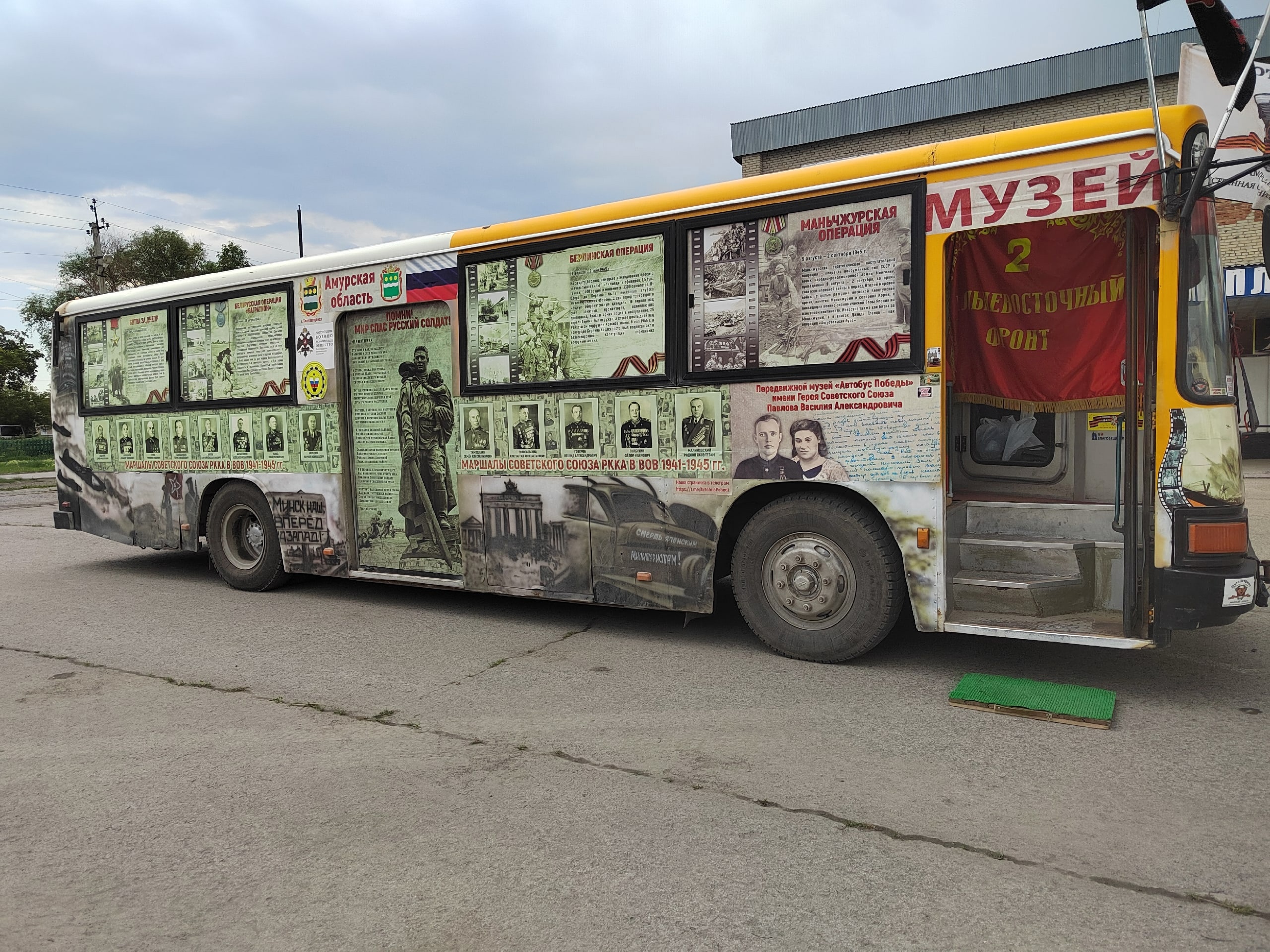 На площади р. п Чаны сделал остановку Автобус Победы